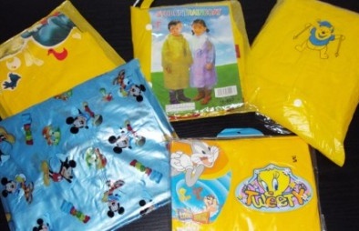 Phát hiện áo mưa trẻ em nhiễm độc chất