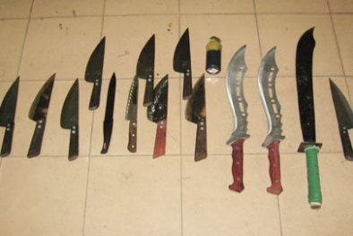 Hà Nội: Bắt 2 nhóm giang hồ dùng dao kiếm để 'nói chuyện'