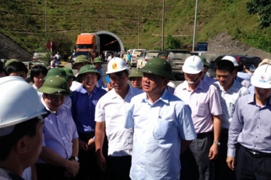 Bộ trưởng Thăng: “Đường xấu thế này mà các anh cũng thu phí à?”