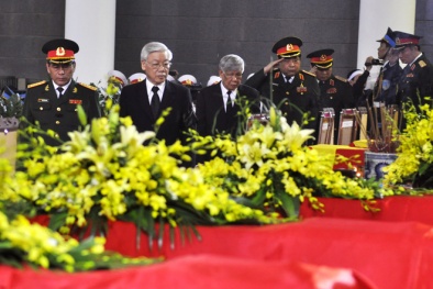 Rơi lệ tiễn đưa 18 chiến sỹ tử nạn vụ rơi trực thăng