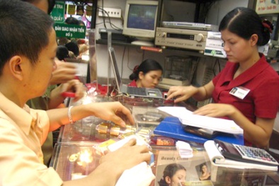 Giá vàng hôm nay: Khủng hoảng ngân hàng châu Âu khiến giá vàng lên cao