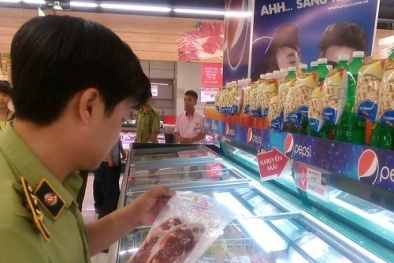 Quản lý Thị trường tạm giữ nhiều hàng hóa tại Lotte Mart Đống Đa - Hà Nội
