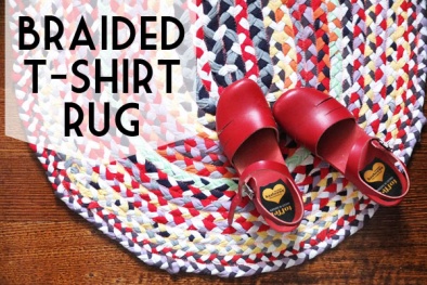 Tự làm thảm lau chân từ áo phông cũ 