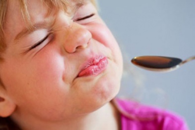 Hại bé vì uống thuốc không đúng cách