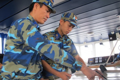 Giàn khoan Hải Dương 981 di chuyển trong đêm tối