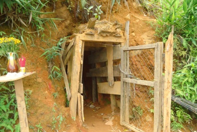 'Vàng tặc' kéo nhau vào rừng sau tin đồn trúng đậm 1kg vàng