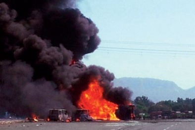 Nổ lớn trên đường cao tốc, 38 người chết