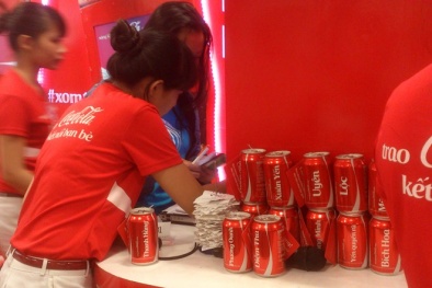 In tên lên lon Coca-cola: Lợi mình hại người! 