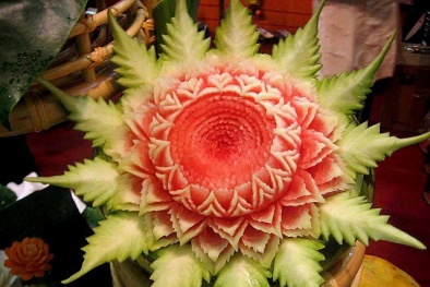 Cách tỉa dưa hấu hình xương rồng để bày cỗ Trung Thu