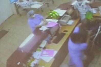 Côn đồ kéo nhau đòi xử bác sĩ Bệnh viện Bạch Mai