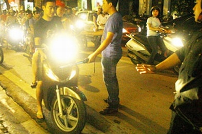 Giả cảnh sát hình sự cướp xe máy người đi đường