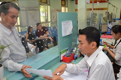 Cấm công chức  làm việc cho tổ chức nước ngoài, sao viên chức lại không?