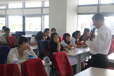 Lùm xùm ở Đại học Hoa Sen