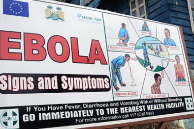 BỘ Y TẾ CẢNH BÁO: Bắt tay hay đi dự đám ma đều có thể mắc dịch Ebola