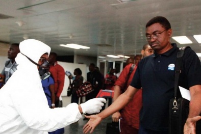 Ấn Độ đặt các sân bay trong tình trạng báo động vì dịch Ebola