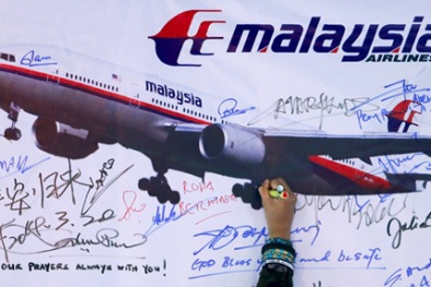 Tin tức mới nhất máy bay mất tích MH370: Bắt 2 nghi can rút trộm tiền của nạn nhân