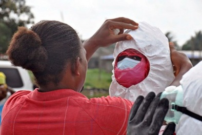 Trung tâm cách ly bị tấn công, hàng chục bệnh nhân Ebola bỏ trốn