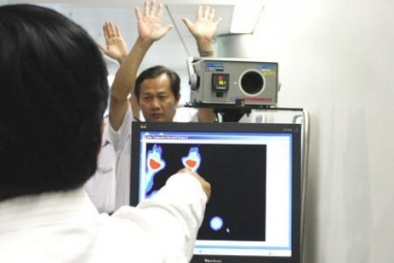 Theo dõi sức khỏe hai người Châu Phi bị sốt khi nhập cảnh vào TP.HCM 