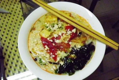 Thưởng thức bún riêu cua ốc chay ngon 