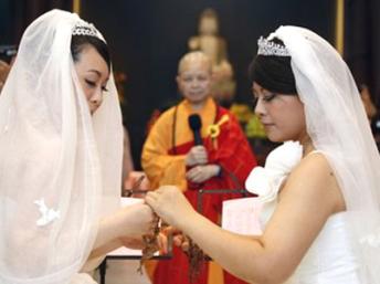 Người chuyển giới đang 'vô hình' trước pháp luật?