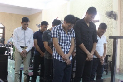 Xét xử 9 cầu thủ bóng đá Ninh Bình: Bán độ để... lấy tiền giúp gia đình