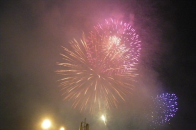 Pháo hoa rực sáng bầu trời Sài Gòn trong lễ tết Độc lập