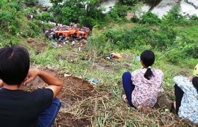 Vụ xe khách rơi xuống vực ở Lào Cai: Truy tìm người lái xe “bí ẩn”