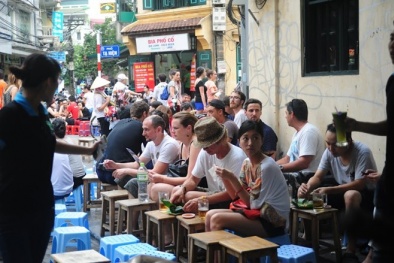 Nghị định xóa sổ bia vỉa hè: Liệu có khả thi?