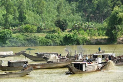 Bắt trùm “bảo kê” cát sỏi trên Sông Lô 