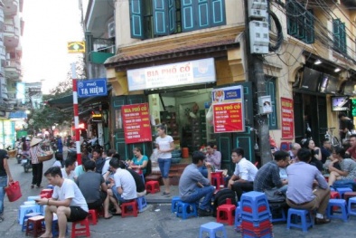 Nơi uống bia vỉa hè nổi tiếng Hà Nội