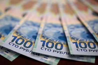EU trừng phạt Moscow, đồng Rúp Nga chạm mức thấp kỷ lục