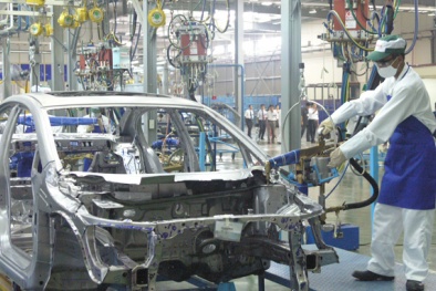 Thực hư DN trong nước phải “bó tay” từ ốc vít, sạc pin