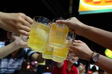 Cấm công chức uống rượu bia làm ảnh hưởng tới công việc