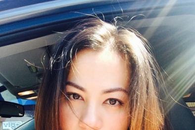 Siêu mẫu Ngọc Thúy khởi kiện mẹ ruột, đòi 5 căn biệt thự