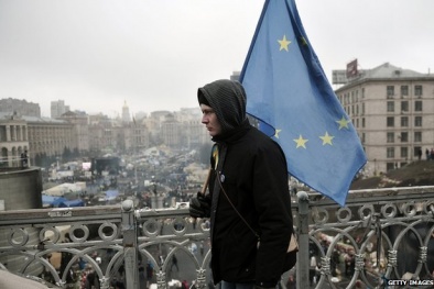 Tình hình Ukraine: Ukraine phê chuẩn Hiệp định liên kết với EU