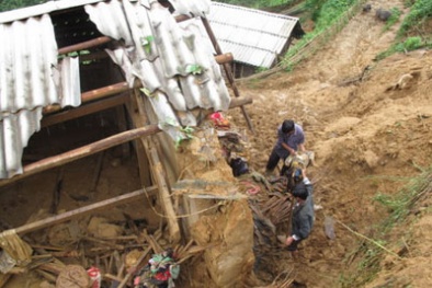 Lạng Sơn: 7 người chết do lở đất trong đêm