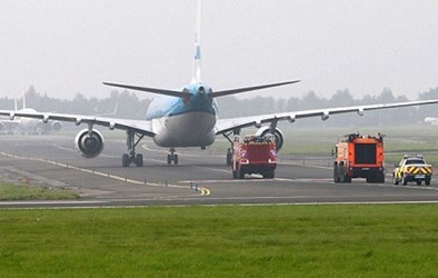 Máy bay chở hơn 200 người gặp sự cố giữa Đại Tây Dương