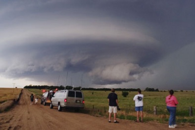 Câu chuyện về những người thợ săn bão