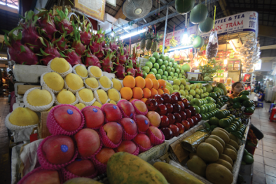 Sáp “lạ” trên trái cây Trung Quốc?