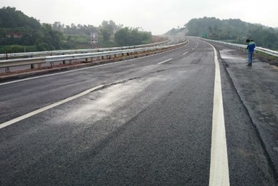 Cao tốc vừa thông xe đã lún, nứt: Chỉ là 'chuyện thường ngày ở huyện'
