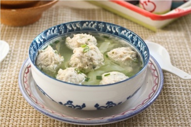 Cách làm món canh bắp cải thịt viên thanh nhã cho ngày mát trời