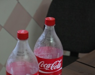 Lấy mẫu Coca Cola xì, nổ lốp bốp sang Trung Quốc kiểm nghiệm