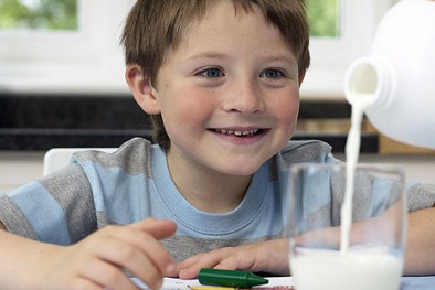 Cảnh báo trẻ nhập viện vì uống sữa thô