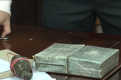 Triệt phá vụ vận chuyển 161 bánh heroin cùng súng, lựu đạn