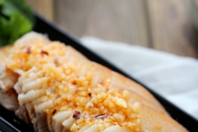 Cách làm món thịt ba chỉ luộc sốt tỏi thơm lừng