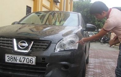 Lái xe điên tông thai phụ rồi bỏ chạy