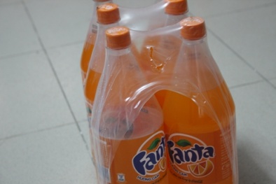 Sau Coca Cola, hàng loạt chai nước Fanta cũng bị xì, nổ lốp bốp