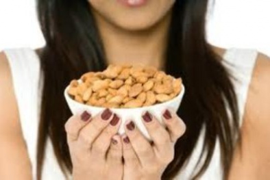 Trung Quốc: Nghi án thay vỏ, giữ lõi, bán hạnh nhân quá đát