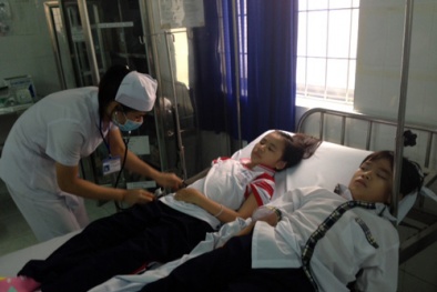 Xuất hiện sự cố với 9 học sinh khi tiêm vắc xin