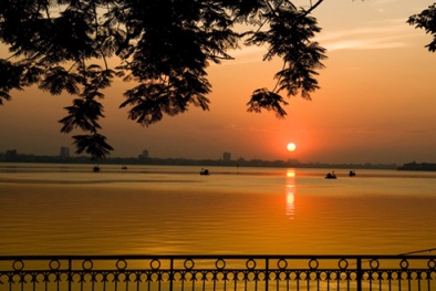 Báo Anh khen ngợi vẻ đẹp Tây Hồ của Việt Nam